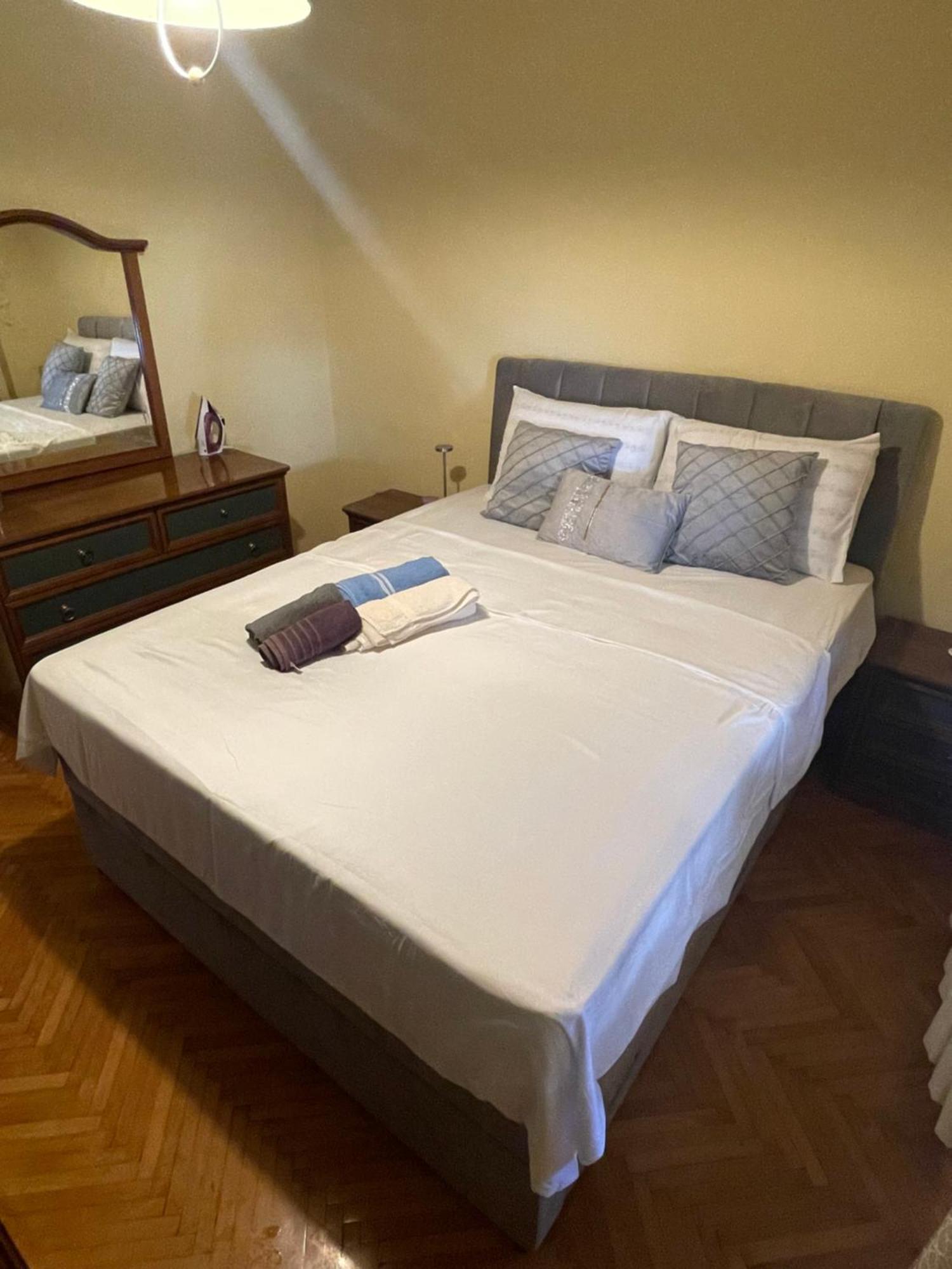 Appartement Apartman Luka + Free Parking à Zadar Extérieur photo