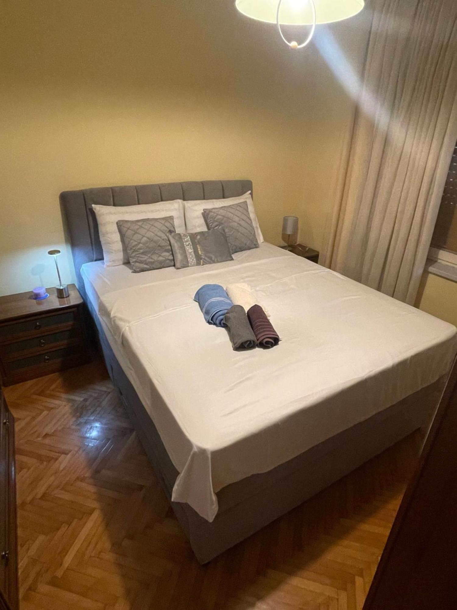 Appartement Apartman Luka + Free Parking à Zadar Extérieur photo
