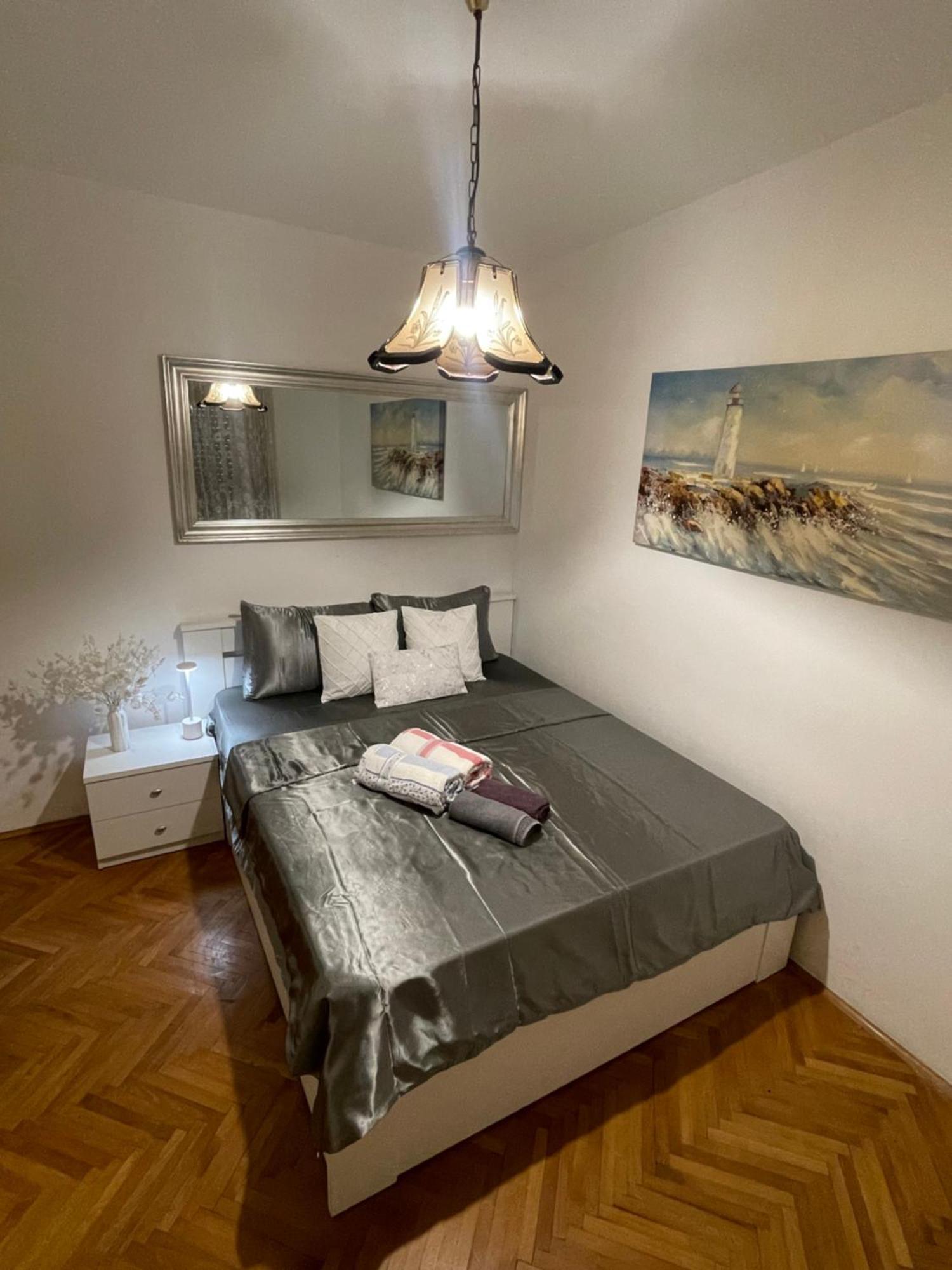Appartement Apartman Luka + Free Parking à Zadar Extérieur photo